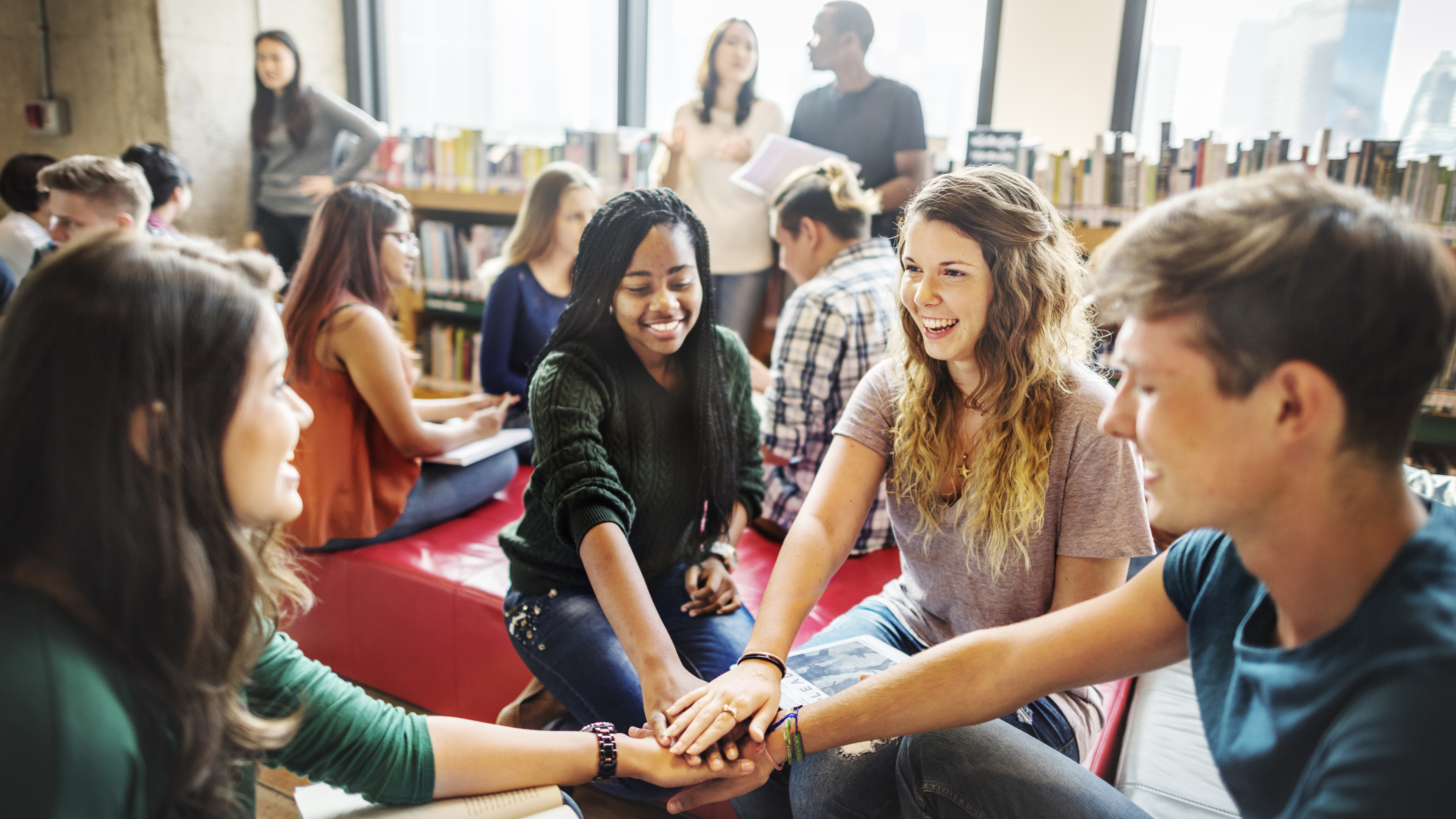 Коммуникативный тренинг для подростков картинки. Поздравление студенту. Счастливые студенты. Образование за границей educated abroad, 1909. С днем студента.